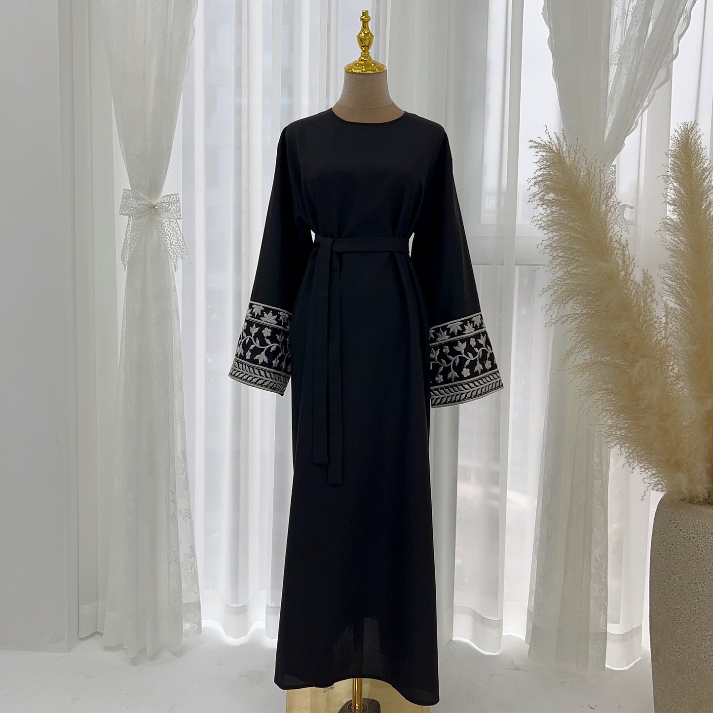 Amira Embroidered Abaya - Muslim House