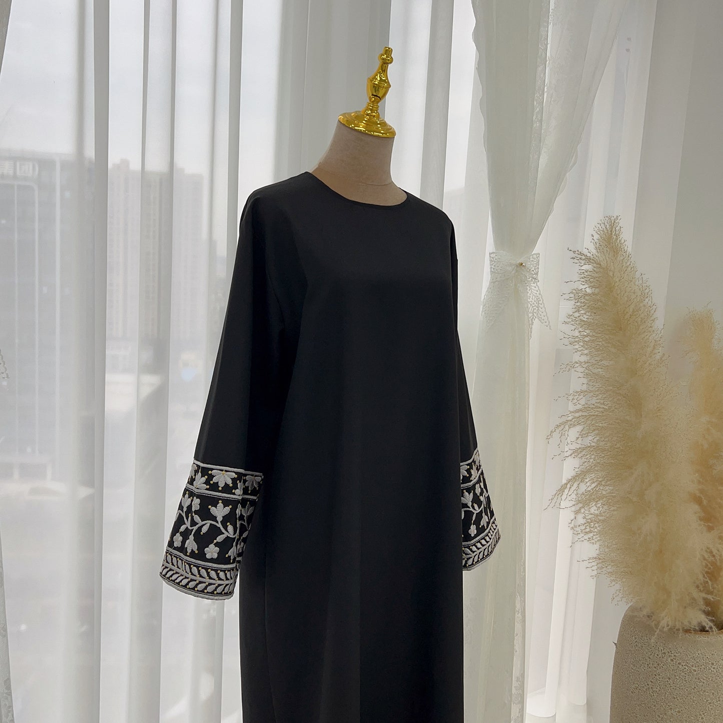 Amira Embroidered Abaya - Muslim House