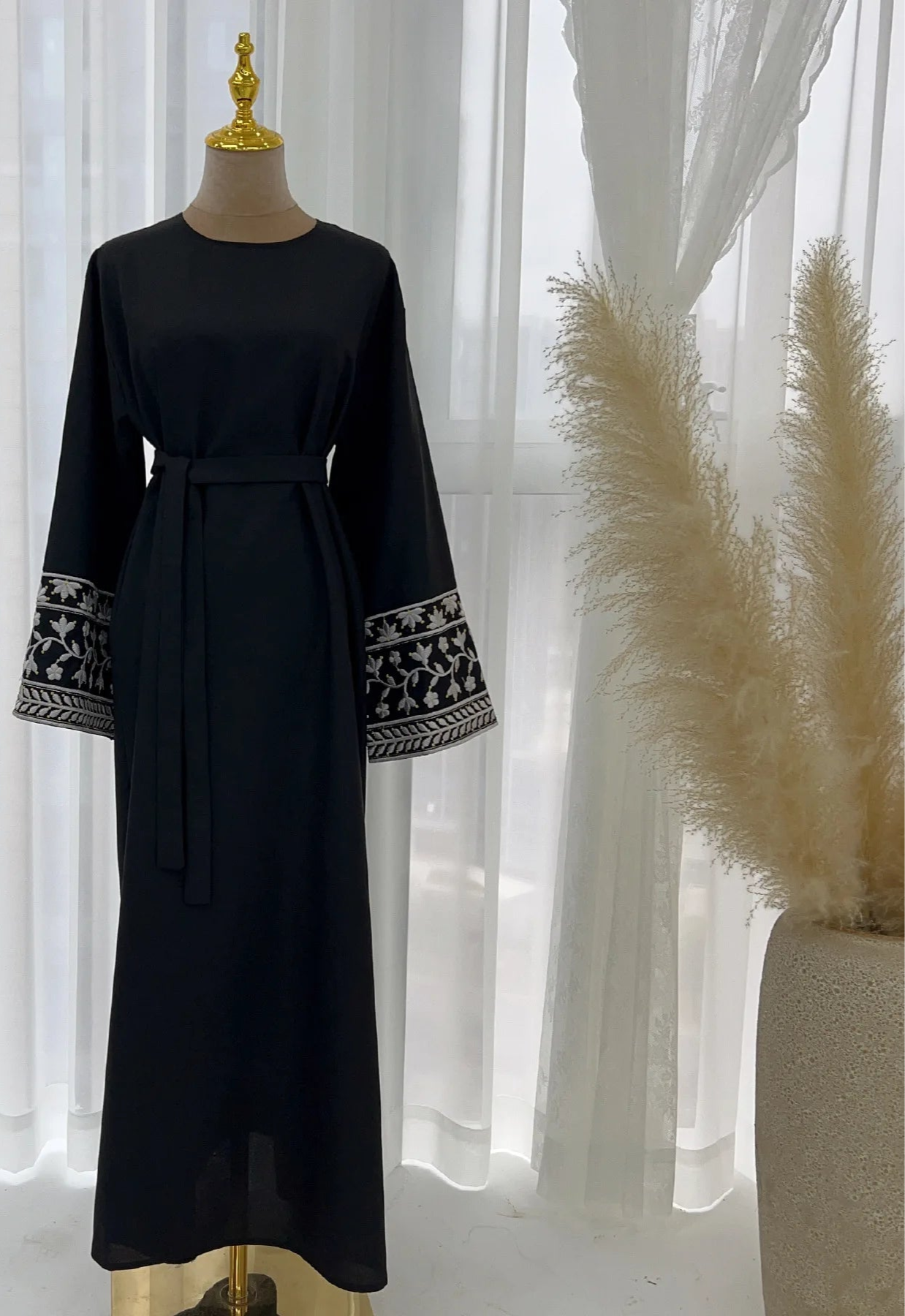 Amira Embroidered Abaya - Muslim House